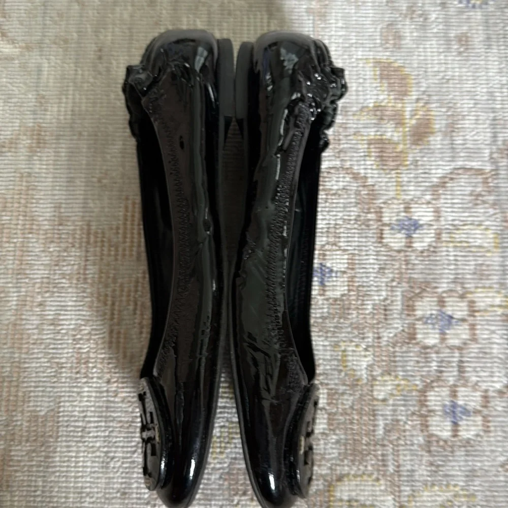 Tory Burch Black Patent Leather Classic Logo Flats Size 6.5